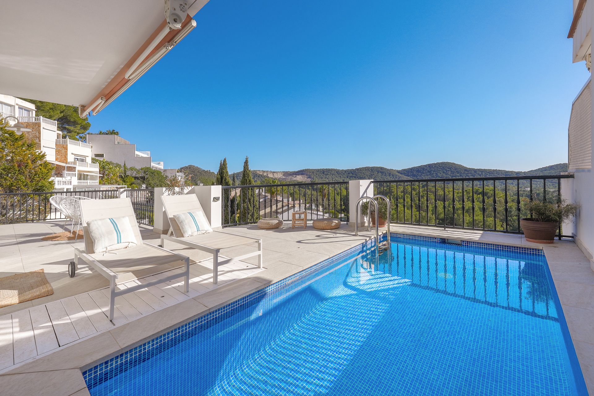Light-flooded penthouse with beautiful sea views, 4 bedrooms and ...